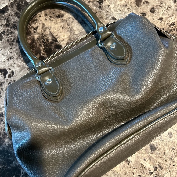 Guess Purse - Picture 8 of 8